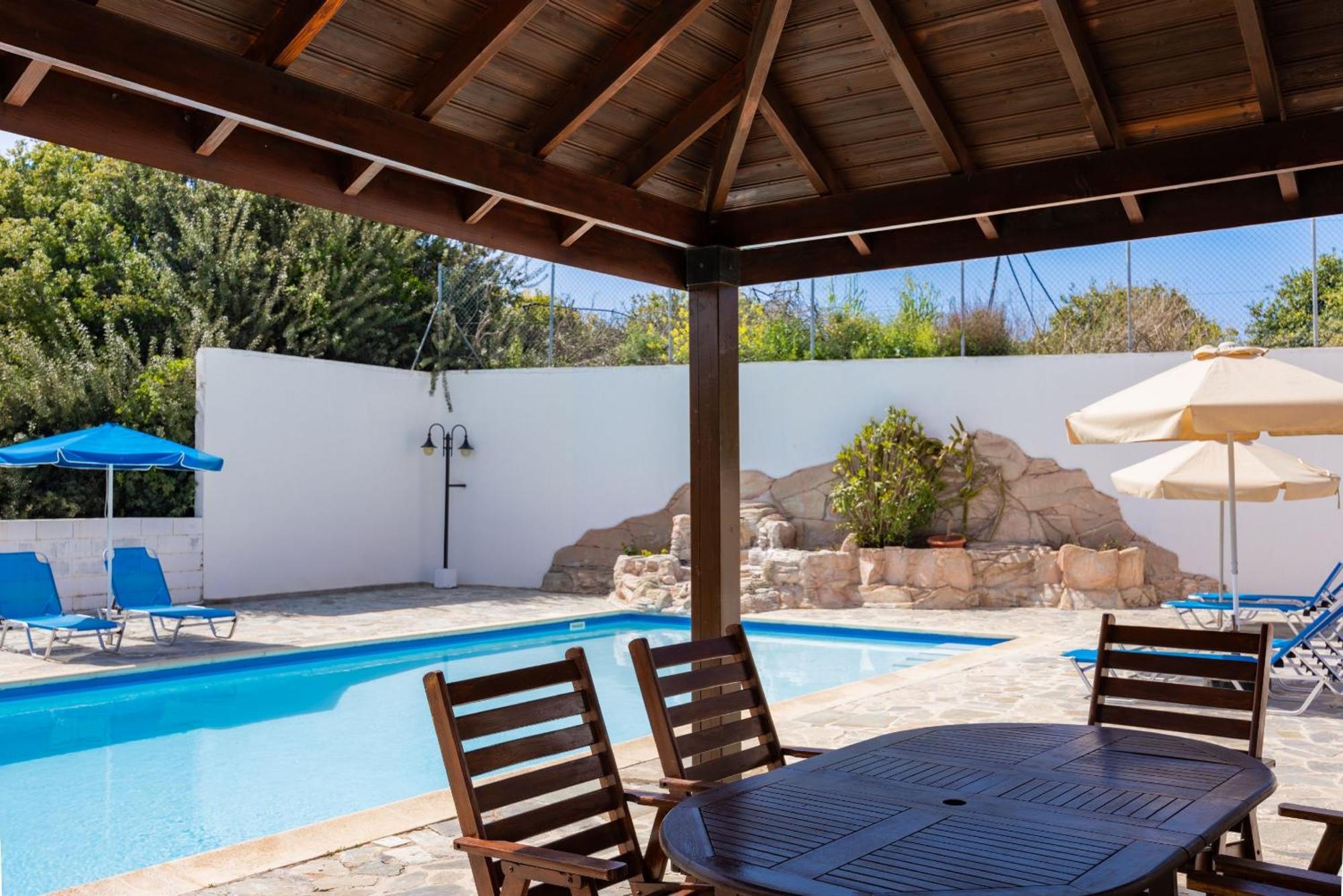 Villa Ira Finiki Latzi Exterior foto