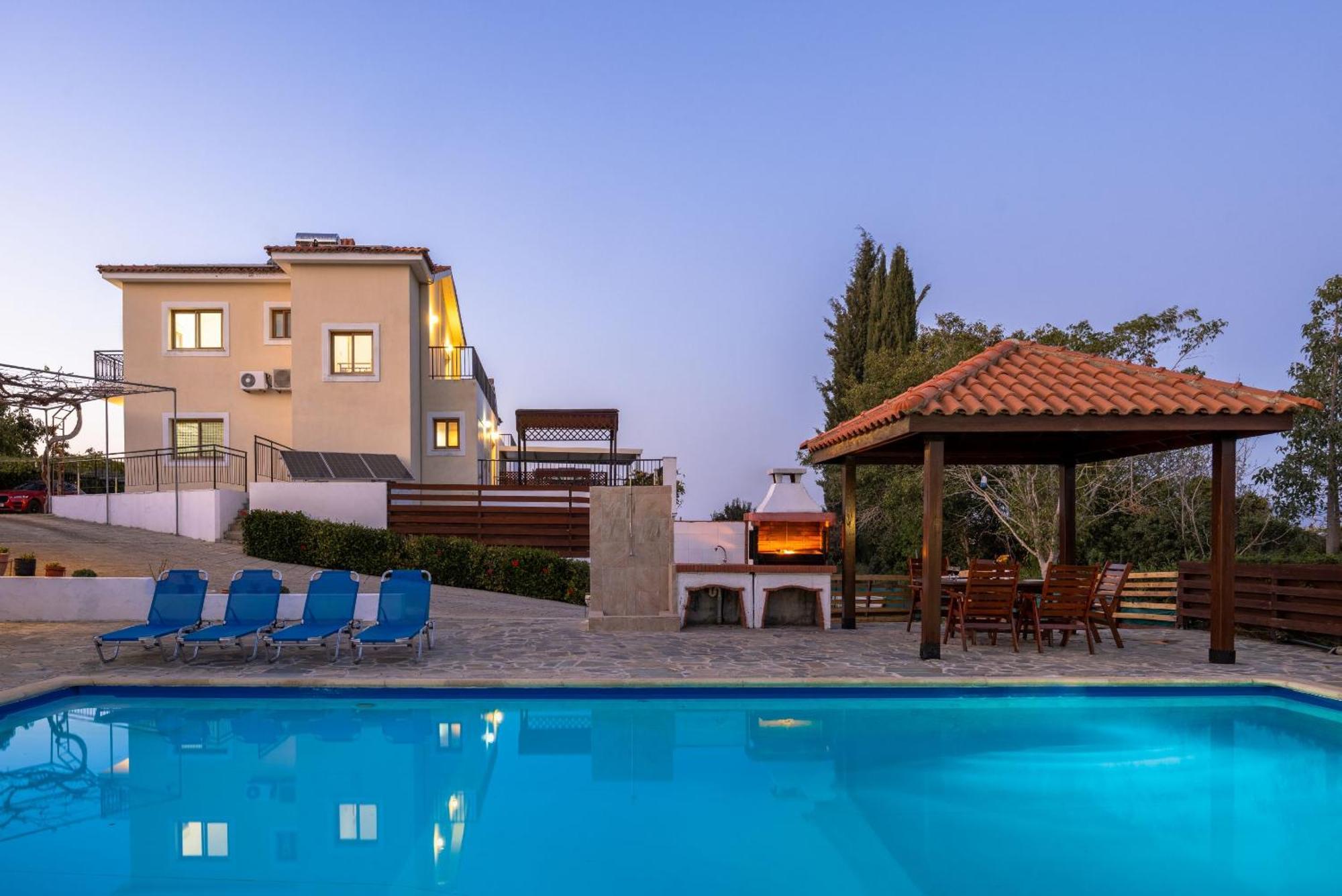 Villa Ira Finiki Latzi Exterior foto